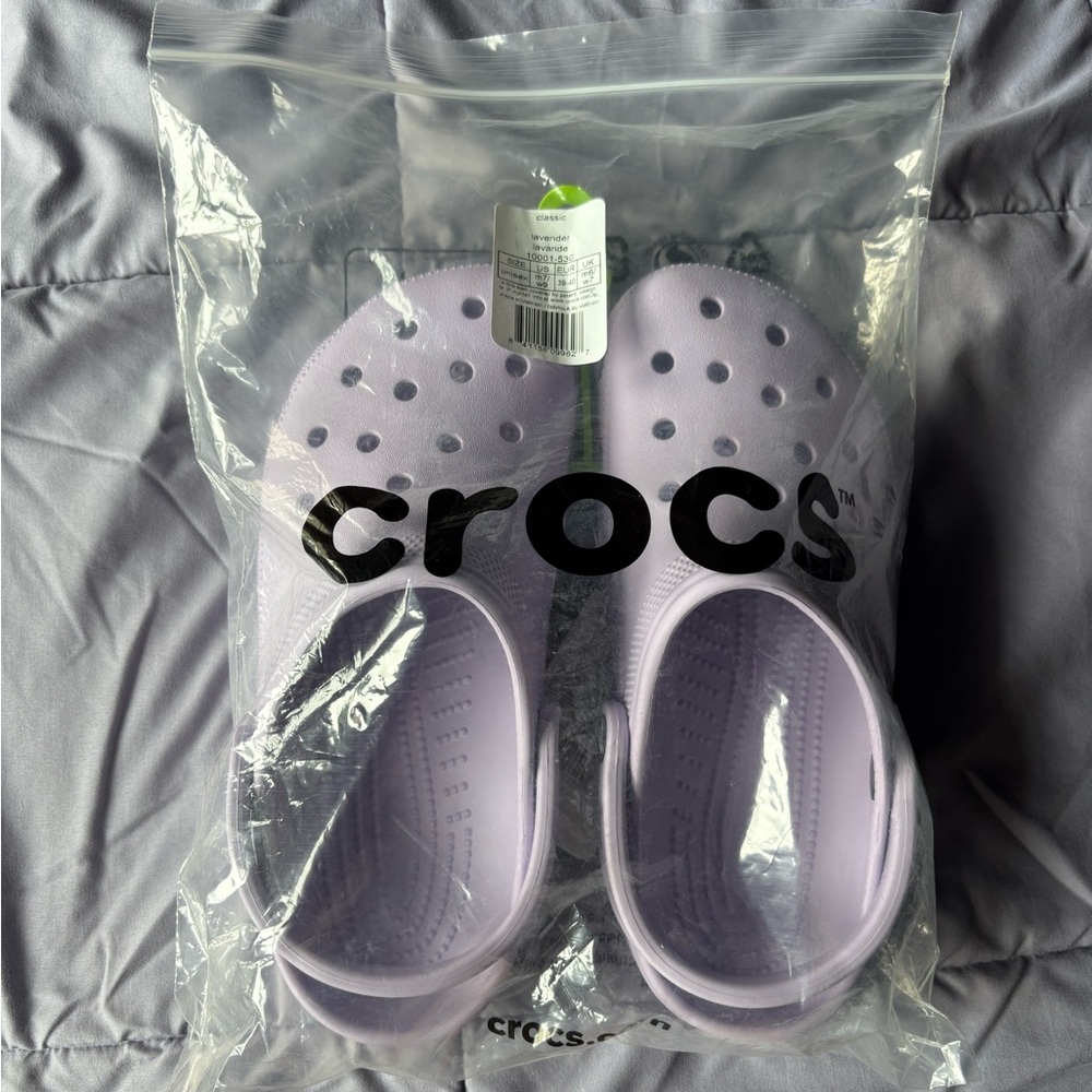 CROCS Classic Clog in Soft Purple